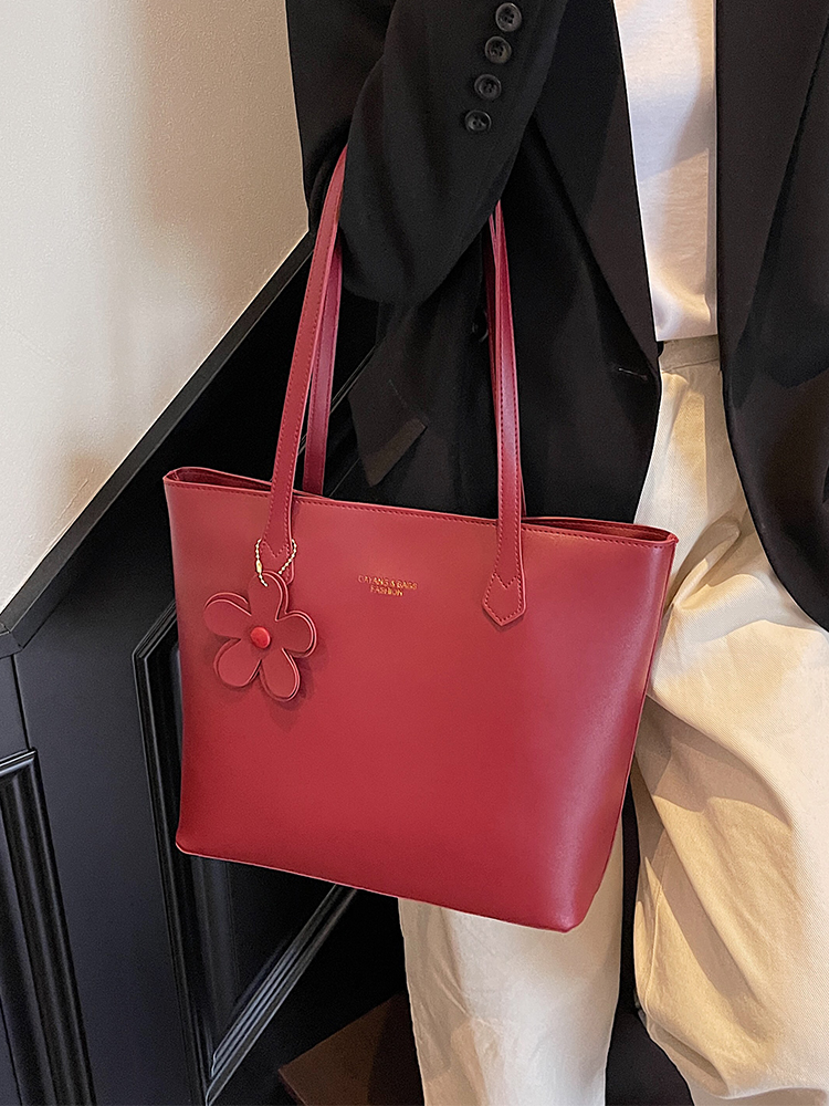 Red Women's High-End Shoulder Handbag - Large Capacity Commuting Bag for Weddings, Brides, and Bridesmaids - 2025 New Style Red Women's High-End Shoulder Handbag - Large Capacity Commuting Bag for Weddings, Brides, and Bridesmaids - 2025 New Style