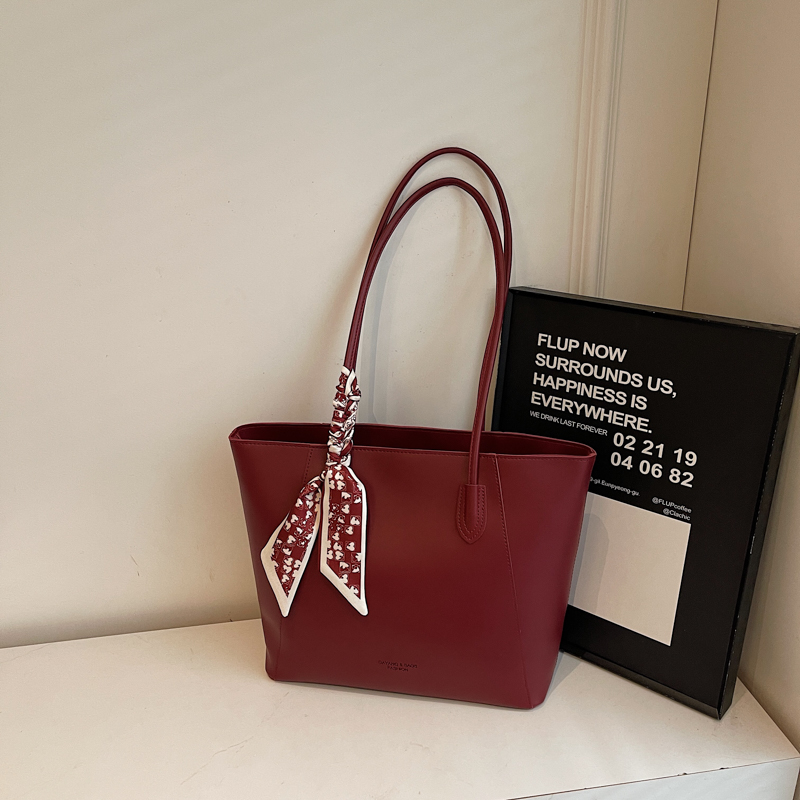 Red Women's High-End Shoulder Handbag - Large Capacity Commuting Bag for Weddings, Brides, and Bridesmaids - 2025 New Style Red Women's High-End Shoulder Handbag - Large Capacity Commuting Bag for Weddings, Brides, and Bridesmaids - 2025 New Style