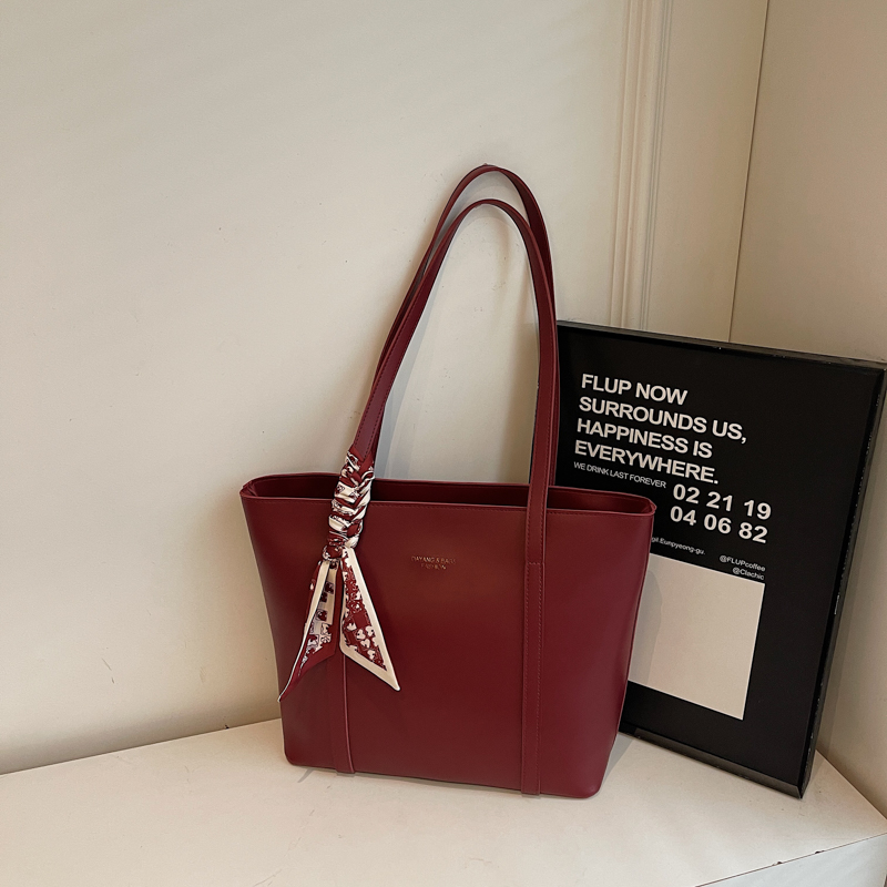 Red Women's High-End Shoulder Handbag - Large Capacity Commuting Bag for Weddings, Brides, and Bridesmaids - 2025 New Style Red Women's High-End Shoulder Handbag - Large Capacity Commuting Bag for Weddings, Brides, and Bridesmaids - 2025 New Style