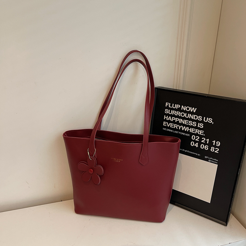 Red Women's High-End Shoulder Handbag - Large Capacity Commuting Bag for Weddings, Brides, and Bridesmaids - 2025 New Style Red Women's High-End Shoulder Handbag - Large Capacity Commuting Bag for Weddings, Brides, and Bridesmaids - 2025 New Style