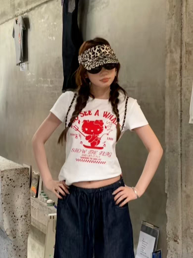 Retro American Short Sleeve Little Devil Kitty Print Round Neck Slim Fit Top for Women - Quirky Versatile Style Retro American Short Sleeve Little Devil Kitty Print Round Neck Slim Fit Top for Women - Quirky Versatile Style