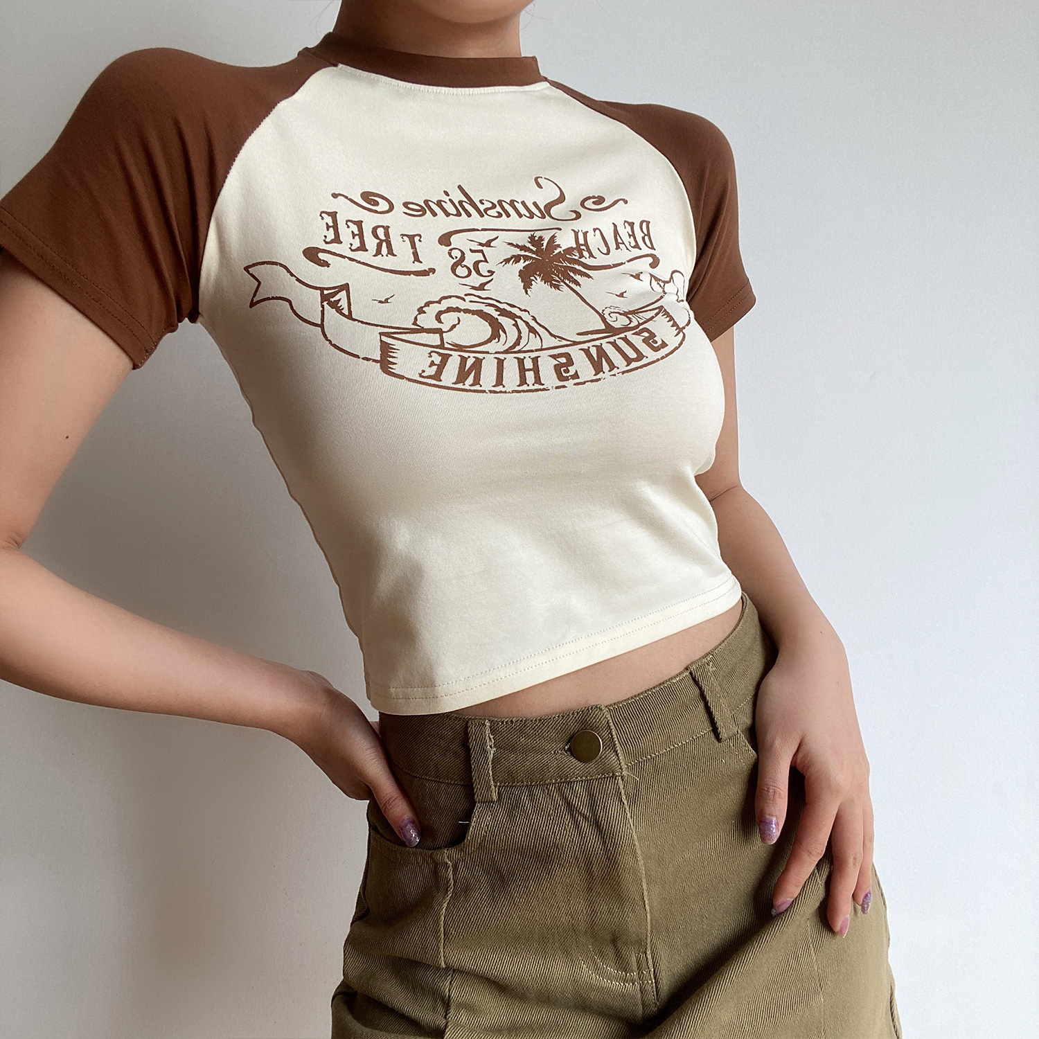 Retro Beach Wave Coconut Tree Color-Blocked Short Sleeve Raglan T-Shirt for Women - 90s Inspired Casual Top Retro Beach Wave Coconut Tree Color-Blocked Short Sleeve Raglan T-Shirt for Women - 90s Inspired Casual Top