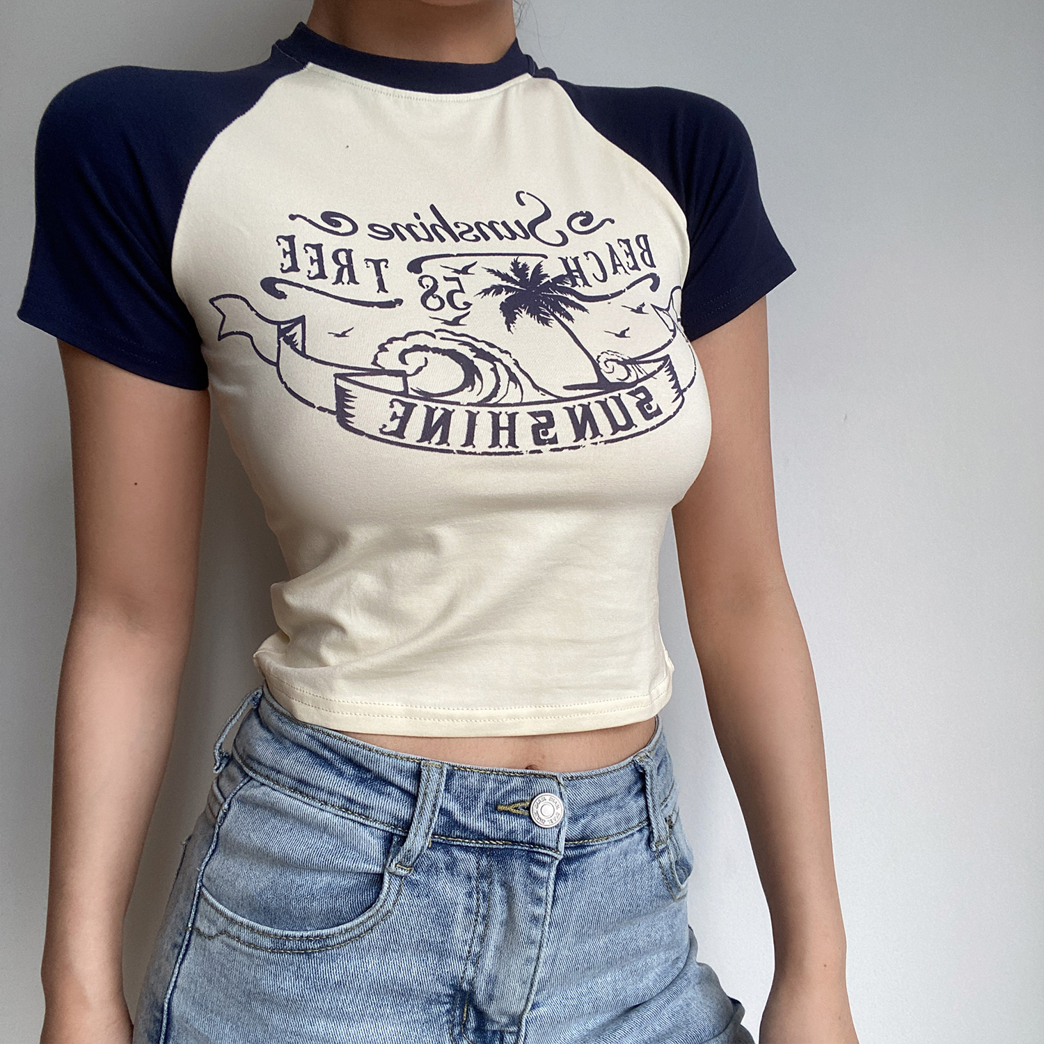 Retro Beach Wave Coconut Tree Color-Blocked Short Sleeve Raglan T-Shirt for Women - 90s Inspired Casual Top Retro Beach Wave Coconut Tree Color-Blocked Short Sleeve Raglan T-Shirt for Women - 90s Inspired Casual Top