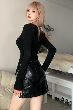 Retro Black and Red Color-Block Bat Print Two-Piece Set for Women with Irregular Hem and Camisole Top - European American Style