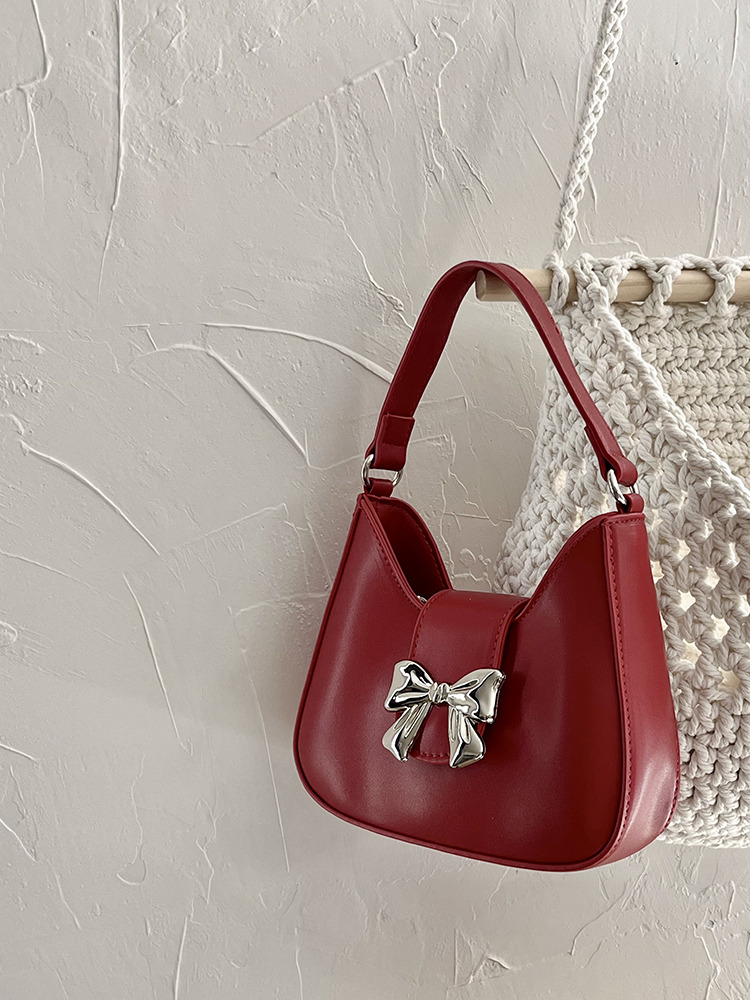 Retro Bow Crossbody Bag for Women - Exquisite Chain Design, Small Handbag, Trendy Niche Style for 2025 Retro Bow Crossbody Bag for Women - Exquisite Chain Design, Small Handbag, Trendy Niche Style for 2025