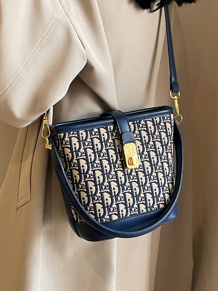 Retro Casual Bucket Bag for Women - High-End Fashion Shoulder Bag - 2025 Autumn Winter Niche Design Retro Casual Bucket Bag for Women - High-End Fashion Shoulder Bag - 2025 Autumn Winter Niche Design