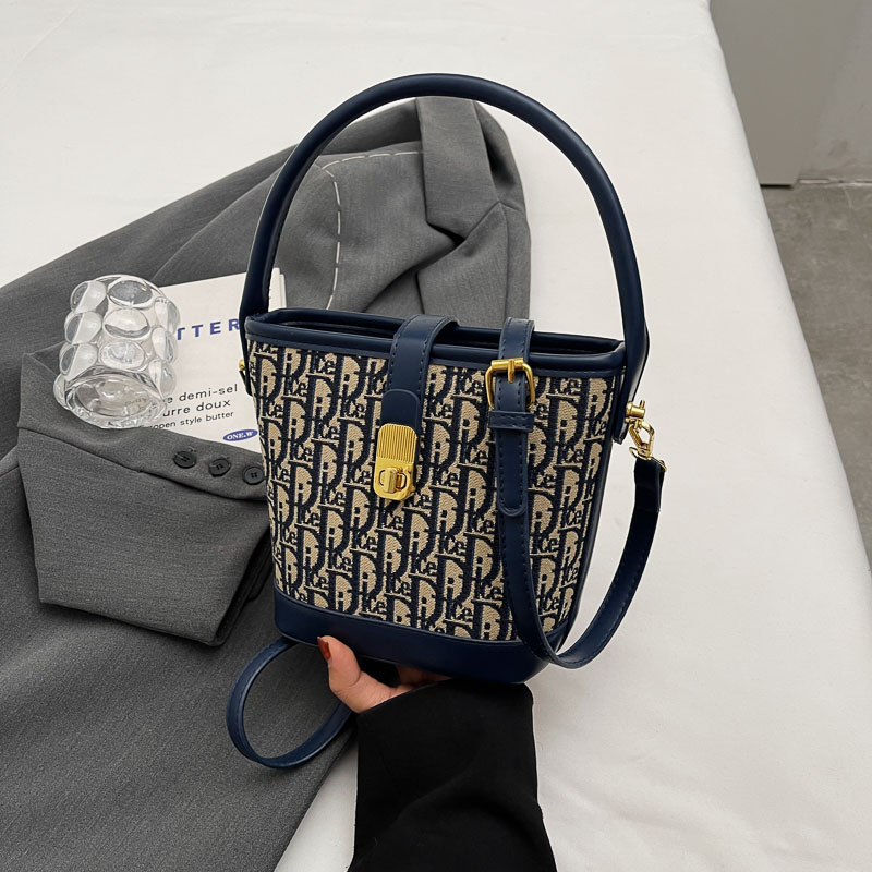 Retro Casual Bucket Bag for Women - High-End Fashion Shoulder Bag - 2025 Autumn Winter Niche Design Retro Casual Bucket Bag for Women - High-End Fashion Shoulder Bag - 2025 Autumn Winter Niche Design