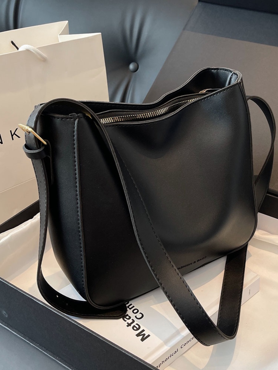 Retro Casual Shoulder Bag for Women - Trendy Spring Summer 2025 Bucket Crossbody Bag for Commuting and Everyday Use Retro Casual Shoulder Bag for Women - Trendy Spring Summer 2025 Bucket Crossbody Bag for Commuting and Everyday Use