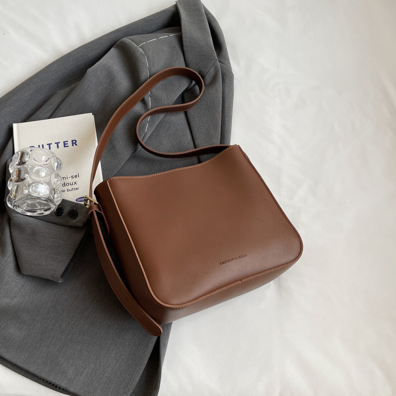 Retro Casual Shoulder Bag for Women - Trendy Spring Summer 2025 Bucket Crossbody Bag for Commuting and Everyday Use Retro Casual Shoulder Bag for Women - Trendy Spring Summer 2025 Bucket Crossbody Bag for Commuting and Everyday Use