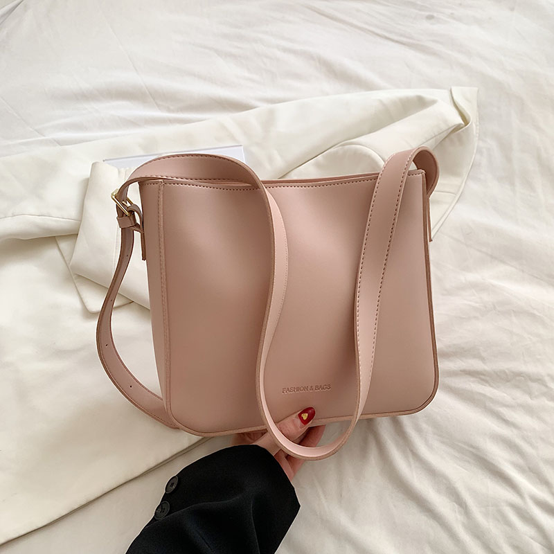Retro Casual Shoulder Bag for Women - Trendy Spring Summer 2025 Bucket Crossbody Bag for Commuting and Everyday Use Retro Casual Shoulder Bag for Women - Trendy Spring Summer 2025 Bucket Crossbody Bag for Commuting and Everyday Use