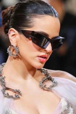 Retro Cat-Eye Punk Sunglasses for Men and Women - Trendy Futuristic Alien Style - Millennial Spicy Girl Fashion Accessory