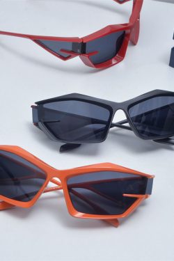 Retro Cat-Eye Punk Sunglasses for Men and Women - Trendy Futuristic Alien Style - Millennial Spicy Girl Fashion Accessory