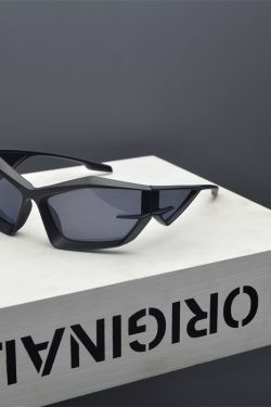 Retro Cat-Eye Punk Sunglasses for Men and Women - Trendy Futuristic Alien Style - Millennial Spicy Girl Fashion Accessory