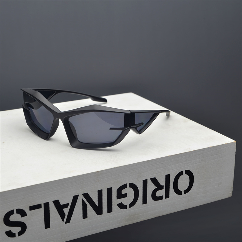 Retro Cat-Eye Punk Sunglasses for Men and Women - Trendy Futuristic Alien Style - Millennial Spicy Girl Fashion Accessory Retro Cat-Eye Punk Sunglasses for Men and Women - Trendy Futuristic Alien Style - Millennial Spicy Girl Fashion Accessory