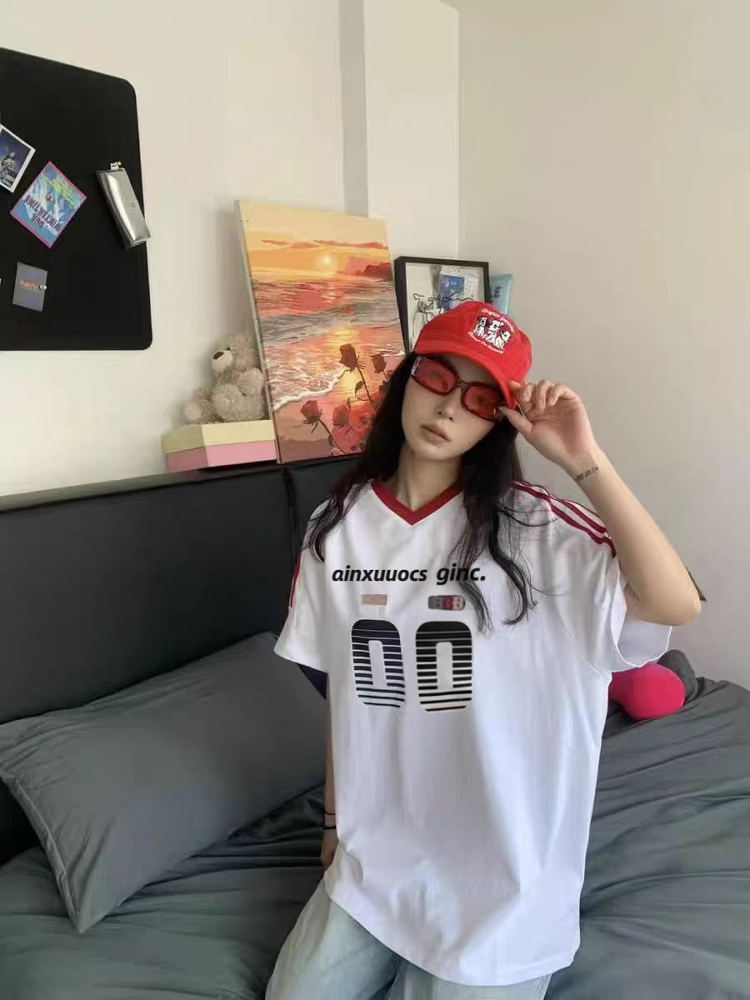 Retro Color-Block V-Neck Short Sleeve T-Shirt for Women - Trendy 90s Inspired Summer Sports Loose Top Retro Color-Block V-Neck Short Sleeve T-Shirt for Women - Trendy 90s Inspired Summer Sports Loose Top