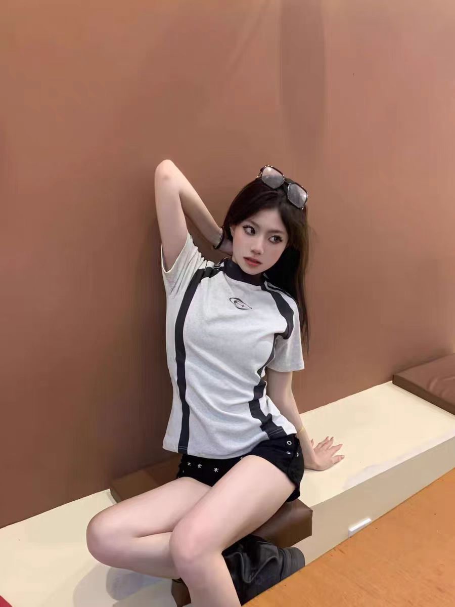 Retro Color-Blocked Raglan Short Sleeve T-Shirt for Women, Slim Fit Sporty Top, Summer Style for Trendy Girls Retro Color-Blocked Raglan Short Sleeve T-Shirt for Women, Slim Fit Sporty Top, Summer Style for Trendy Girls