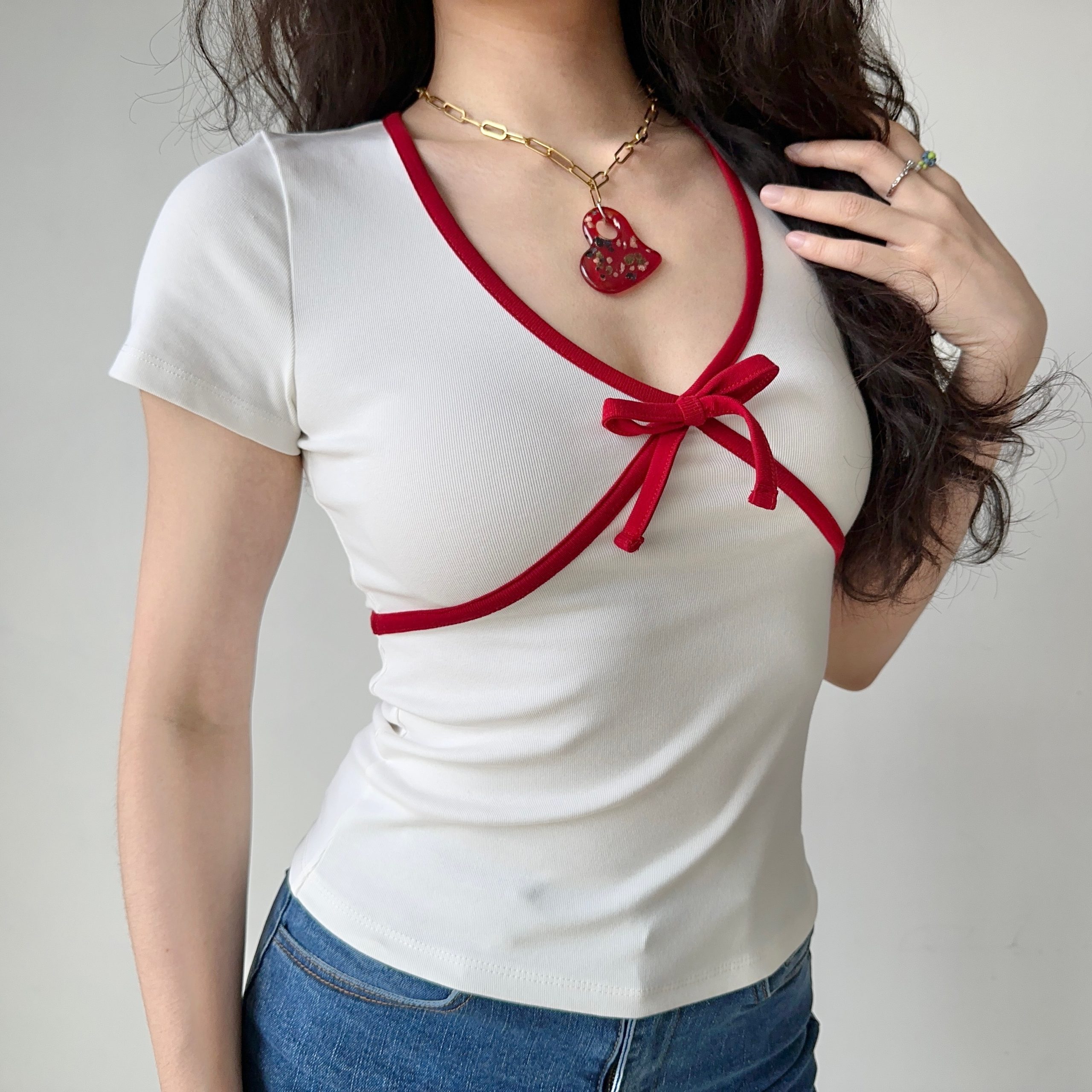 Retro Color-Blocking Bow Shoulder T-Shirt for Women - Slim Fit Short Sleeve Top in European and American Style for Summer Retro Color-Blocking Bow Shoulder T-Shirt for Women - Slim Fit Short Sleeve Top in European and American Style for Summer