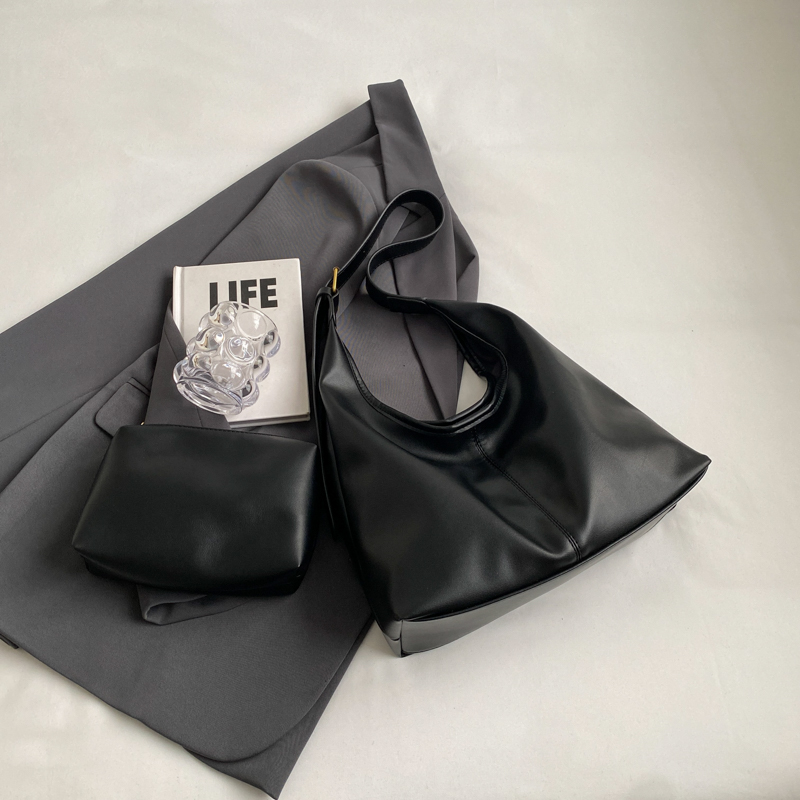 Retro Commuter Underarm Bag for Women - 2025 Autumn Winter Versatile Tote Shoulder Bag with High-End Feel Retro Commuter Underarm Bag for Women - 2025 Autumn Winter Versatile Tote Shoulder Bag with High-End Feel