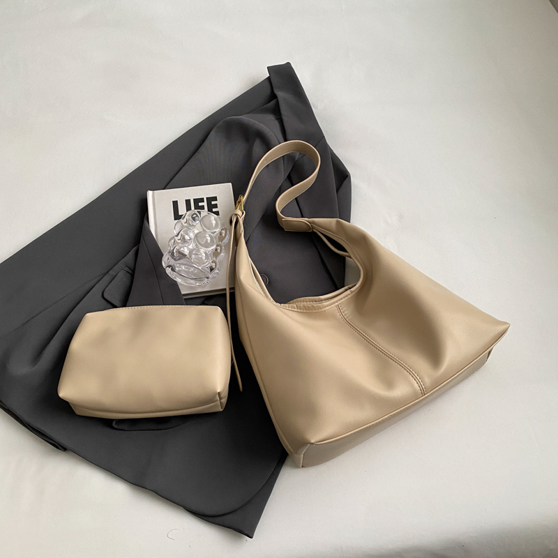 Retro Commuter Underarm Bag for Women - 2025 Autumn Winter Versatile Tote Shoulder Bag with High-End Feel Retro Commuter Underarm Bag for Women - 2025 Autumn Winter Versatile Tote Shoulder Bag with High-End Feel