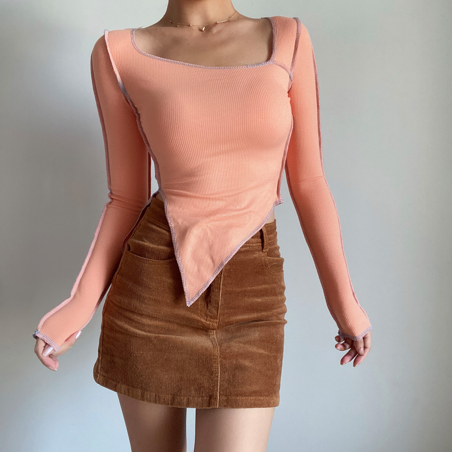 Retro Cute Color-Block Long Sleeve T-Shirt with Irregular Hem and Side Slit - Slim Fit Waist-Cinching Solid Color Top Retro Cute Color-Block Long Sleeve T-Shirt with Irregular Hem and Side Slit - Slim Fit Waist-Cinching Solid Color Top