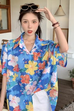 Retro Floral Loose Short-Sleeve Shirt for Women - Hawaiian Beach Top, Unique Niche Design, Perfect for Y2K and 90s Style