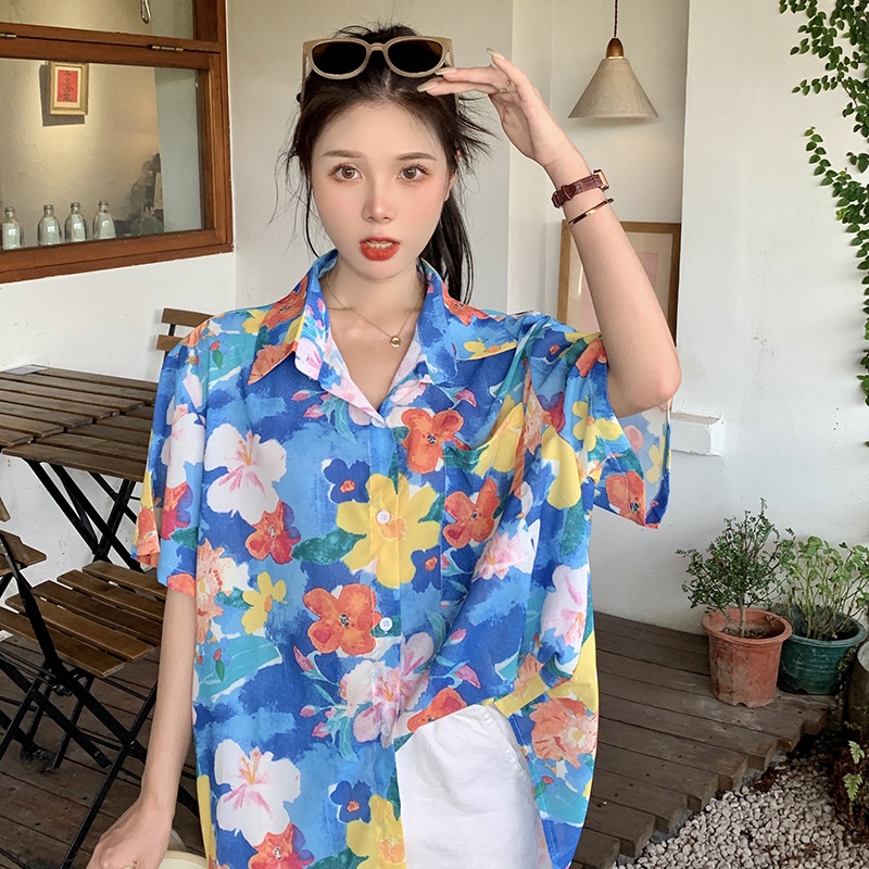 Retro Floral Loose Short-Sleeve Shirt for Women - Hawaiian Beach Top, Unique Niche Design, Perfect for Y2K and 90s Style Retro Floral Loose Short-Sleeve Shirt for Women - Hawaiian Beach Top, Unique Niche Design, Perfect for Y2K and 90s Style