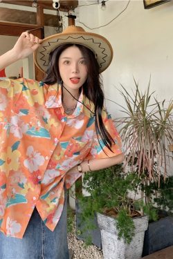 Retro Floral Loose Short-Sleeve Shirt for Women - Hawaiian Beach Top, Unique Niche Design, Perfect for Y2K and 90s Style