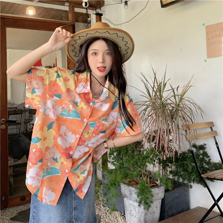 Retro Floral Loose Short-Sleeve Shirt for Women - Hawaiian Beach Top, Unique Niche Design, Perfect for Y2K and 90s Style Retro Floral Loose Short-Sleeve Shirt for Women - Hawaiian Beach Top, Unique Niche Design, Perfect for Y2K and 90s Style