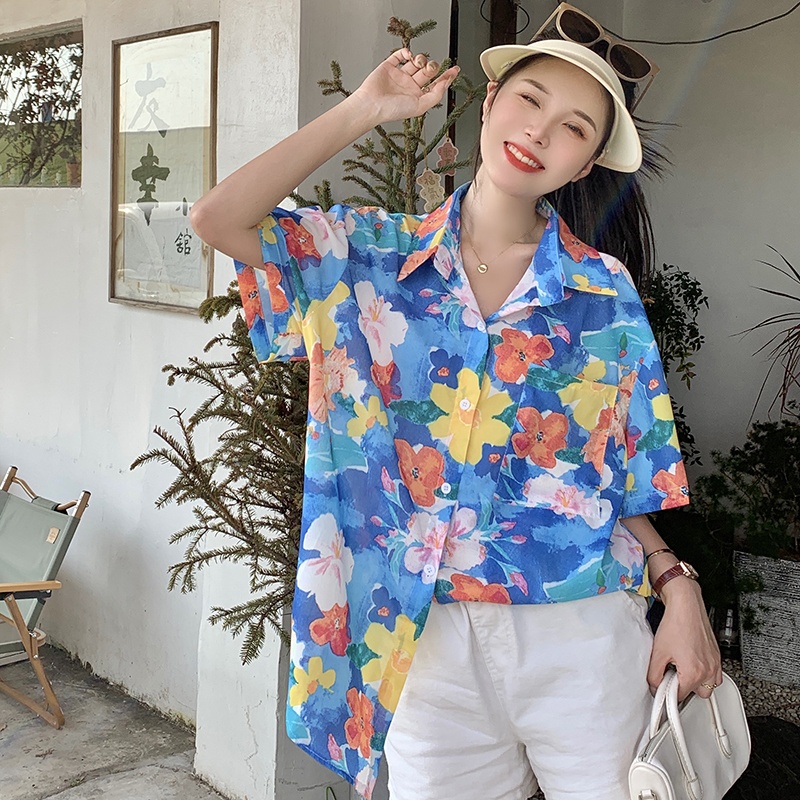 Retro Floral Loose Short-Sleeve Shirt for Women - Hawaiian Beach Top, Unique Niche Design, Perfect for Y2K and 90s Style Retro Floral Loose Short-Sleeve Shirt for Women - Hawaiian Beach Top, Unique Niche Design, Perfect for Y2K and 90s Style