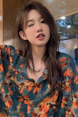 Retro Floral Loose Short Sleeve Shirt for Women - Summer Hawaiian Beach Top, Casual Vacation Style