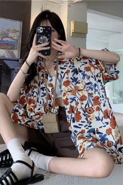 Retro Floral Short-Sleeve Shirt for Women - Loose Versatile Summer Beach Top in Hong Kong Style, Trendy Floral Print