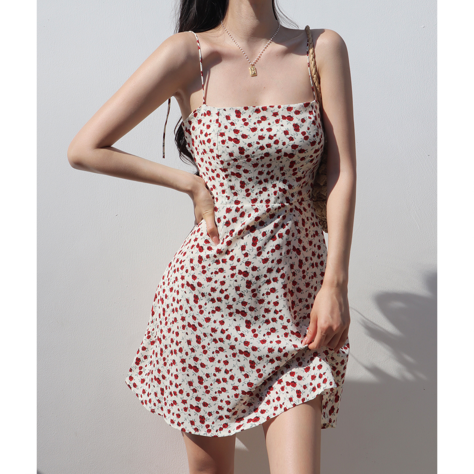 Retro Floral Spaghetti Strap Short Dress in White and Red - Fitted Sexy Vacation Style for Girls Retro Floral Spaghetti Strap Short Dress in White and Red - Fitted Sexy Vacation Style for Girls