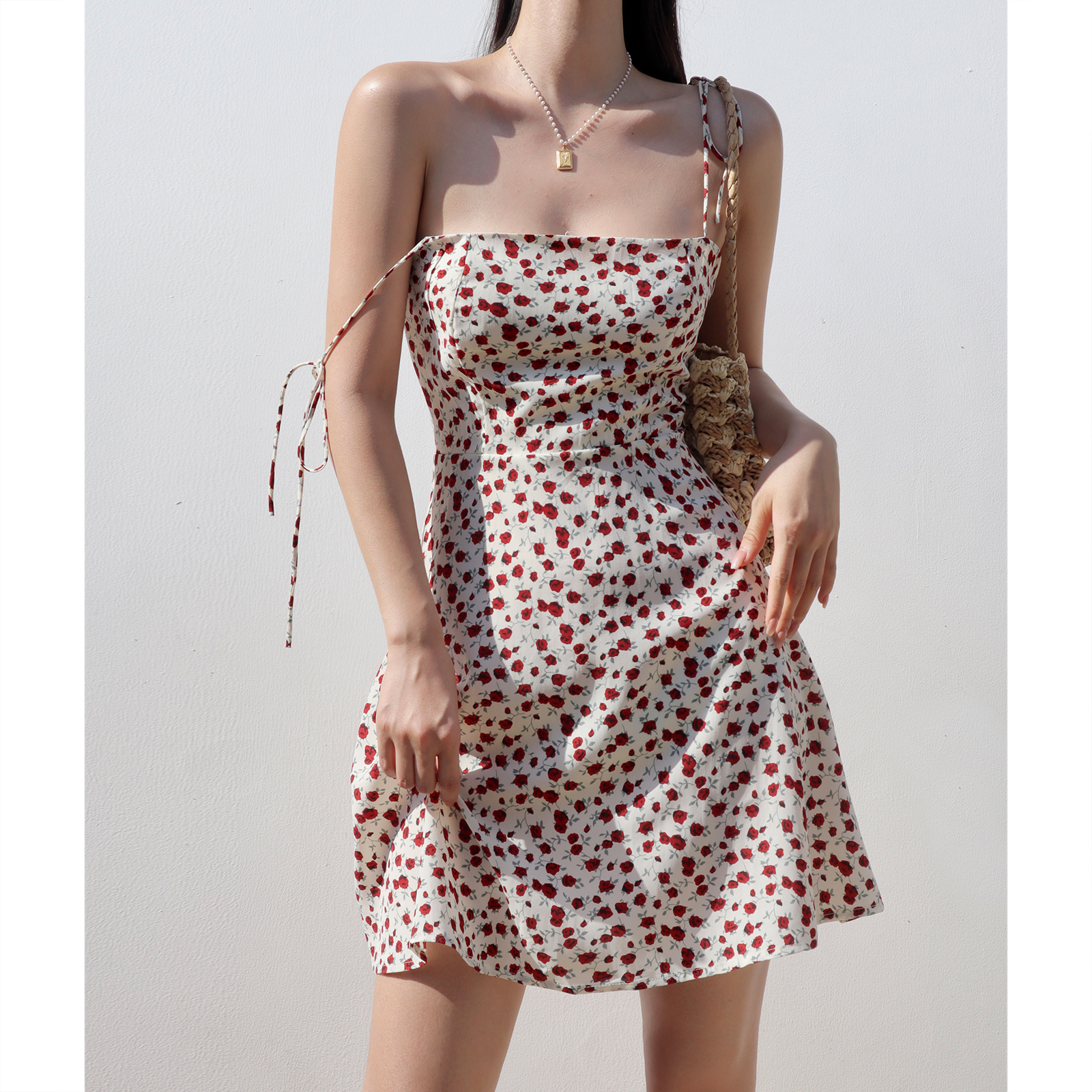 Retro Floral Spaghetti Strap Short Dress in White and Red - Fitted Sexy Vacation Style for Girls Retro Floral Spaghetti Strap Short Dress in White and Red - Fitted Sexy Vacation Style for Girls