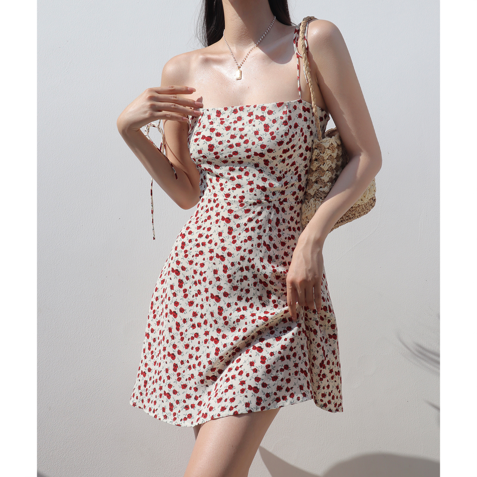 Retro Floral Spaghetti Strap Short Dress in White and Red - Fitted Sexy Vacation Style for Girls Retro Floral Spaghetti Strap Short Dress in White and Red - Fitted Sexy Vacation Style for Girls