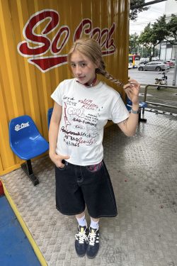 Retro Graffiti Hand-Painted Short Sleeve T-Shirt for Women - Casual Summer Top in American Style, Y2K Vibe