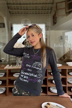 Retro Graffiti Hand-Painted Short Sleeve T-Shirt for Women - Casual Summer Top in American Style, Y2K Vibe