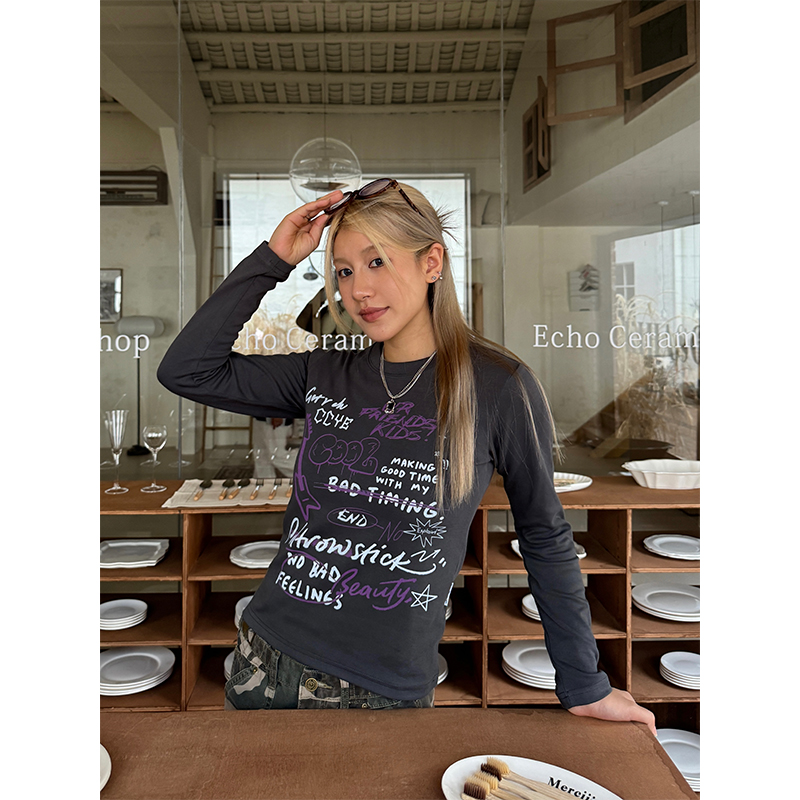 Retro Graffiti Hand-Painted Short Sleeve T-Shirt for Women - Casual Summer Top in American Style, Y2K Vibe Retro Graffiti Hand-Painted Short Sleeve T-Shirt for Women - Casual Summer Top in American Style, Y2K Vibe