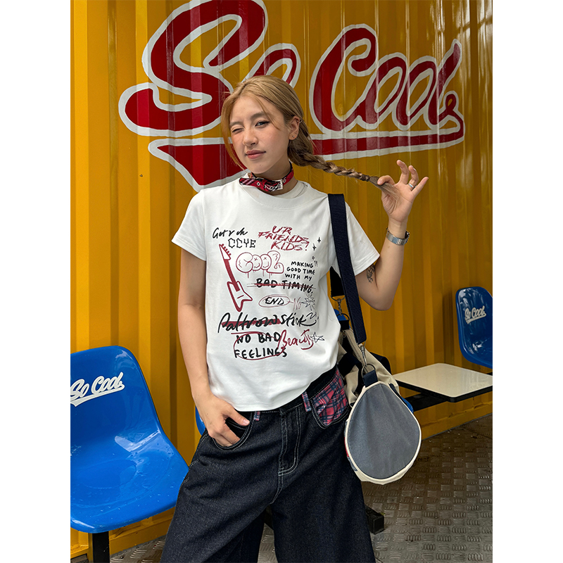 Retro Graffiti Hand-Painted Short Sleeve T-Shirt for Women - Casual Summer Top in American Style, Y2K Vibe Retro Graffiti Hand-Painted Short Sleeve T-Shirt for Women - Casual Summer Top in American Style, Y2K Vibe