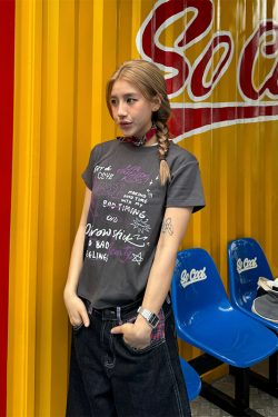 Retro Graffiti Hand-Painted Short Sleeve T-Shirt for Women - Casual Summer Top in American Style, Y2K Vibe