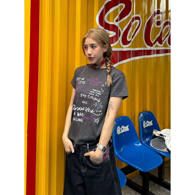 Retro Graffiti Hand-Painted Short Sleeve T-Shirt for Women - Casual Summer Top in American Style, Y2K Vibe Retro Graffiti Hand-Painted Short Sleeve T-Shirt for Women - Casual Summer Top in American Style, Y2K Vibe