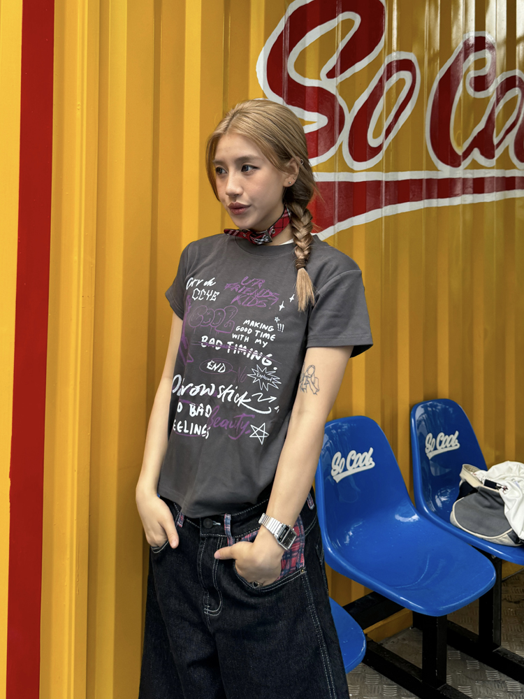 Retro Graffiti Hand-Painted Short Sleeve T-Shirt for Women - Casual Summer Top in American Style, Y2K Vibe Retro Graffiti Hand-Painted Short Sleeve T-Shirt for Women - Casual Summer Top in American Style, Y2K Vibe