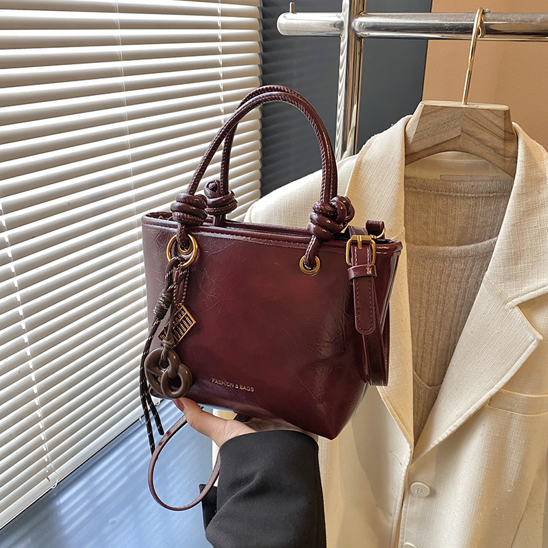 Retro Handheld Bucket Bag for Women - Minimalist Casual Shoulder Bag, 2025 Autumn Winter Style, Korean Fashion Trend Retro Handheld Bucket Bag for Women - Minimalist Casual Shoulder Bag, 2025 Autumn Winter Style, Korean Fashion Trend