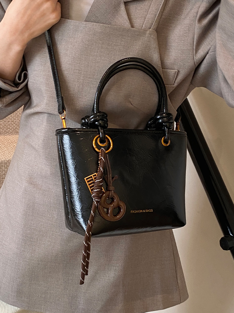 Retro Handheld Bucket Bag for Women - Minimalist Casual Shoulder Bag, 2025 Autumn Winter Style, Korean Fashion Trend Retro Handheld Bucket Bag for Women - Minimalist Casual Shoulder Bag, 2025 Autumn Winter Style, Korean Fashion Trend