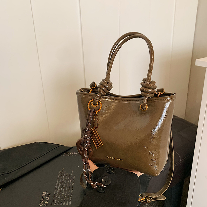 Retro Handheld Bucket Bag for Women - Minimalist Casual Shoulder Bag, 2025 Autumn Winter Style, Korean Fashion Trend Retro Handheld Bucket Bag for Women - Minimalist Casual Shoulder Bag, 2025 Autumn Winter Style, Korean Fashion Trend