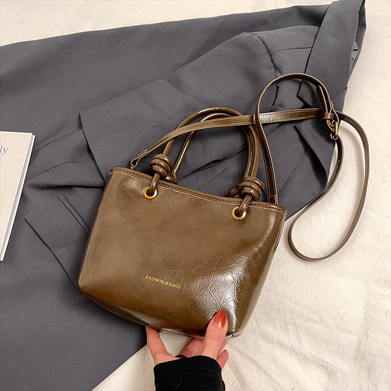 Retro Handheld Bucket Bag for Women - Minimalist Casual Shoulder Bag, 2025 Autumn Winter Style, Korean Fashion Trend Retro Handheld Bucket Bag for Women - Minimalist Casual Shoulder Bag, 2025 Autumn Winter Style, Korean Fashion Trend