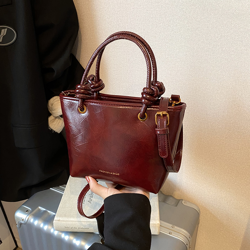 Retro Handheld Bucket Bag for Women - Minimalist Casual Shoulder Bag, 2025 Autumn Winter Style, Korean Fashion Trend Retro Handheld Bucket Bag for Women - Minimalist Casual Shoulder Bag, 2025 Autumn Winter Style, Korean Fashion Trend