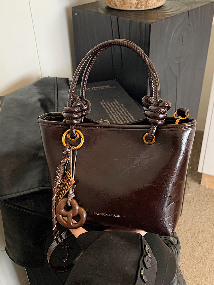 Retro Handheld Bucket Bag for Women - Minimalist Casual Shoulder Bag, 2025 Autumn Winter Style, Korean Fashion Trend Retro Handheld Bucket Bag for Women - Minimalist Casual Shoulder Bag, 2025 Autumn Winter Style, Korean Fashion Trend