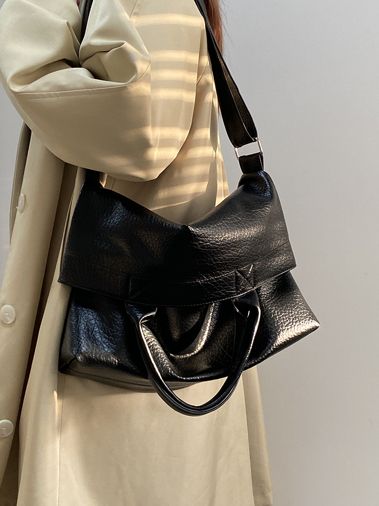 Retro Handheld Large Capacity Tote Bag for Women - Stylish Commuting Shoulder Crossbody Bag - 2025 Niche Design Retro Handheld Large Capacity Tote Bag for Women - Stylish Commuting Shoulder Crossbody Bag - 2025 Niche Design