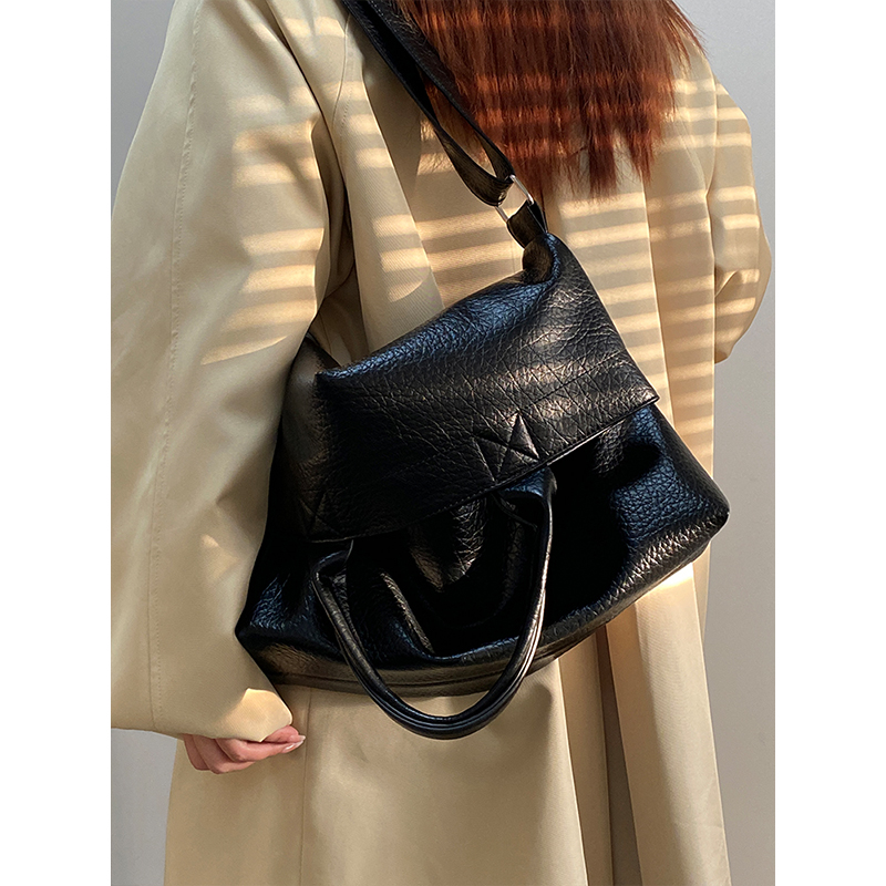 Retro Handheld Large Capacity Tote Bag for Women - Stylish Commuting Shoulder Crossbody Bag - 2025 Niche Design Retro Handheld Large Capacity Tote Bag for Women - Stylish Commuting Shoulder Crossbody Bag - 2025 Niche Design