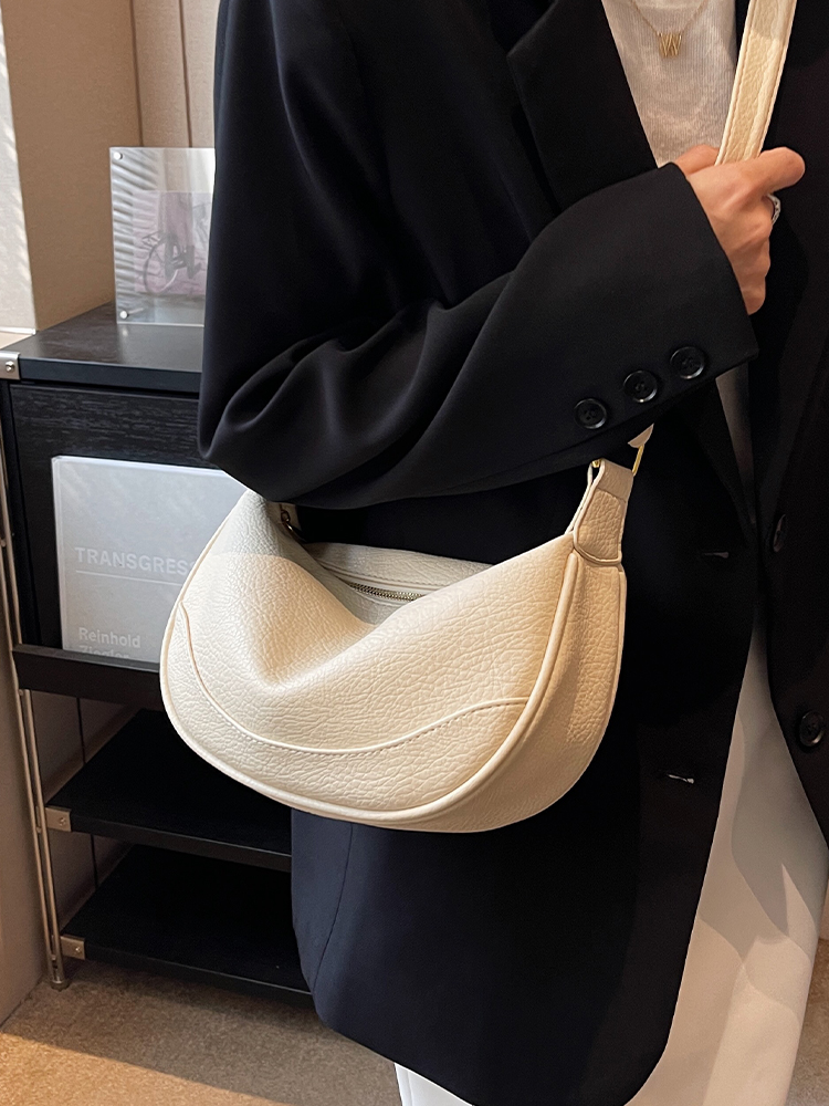 Retro High-End Fashion Small Saddle Bag for Women - Minimalist Casual Shoulder Bag for Autumn & Winter 2025, Trendy Versatile Design Retro High-End Fashion Small Saddle Bag for Women - Minimalist Casual Shoulder Bag for Autumn & Winter 2025, Trendy Versatile Design